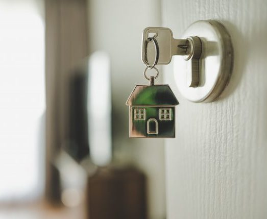 Broker hipotecario que selecciona hipotecas baratas